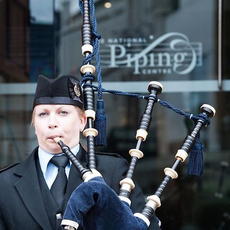 The Pipers' Tryst Hotel Глазгоу Екстериор снимка